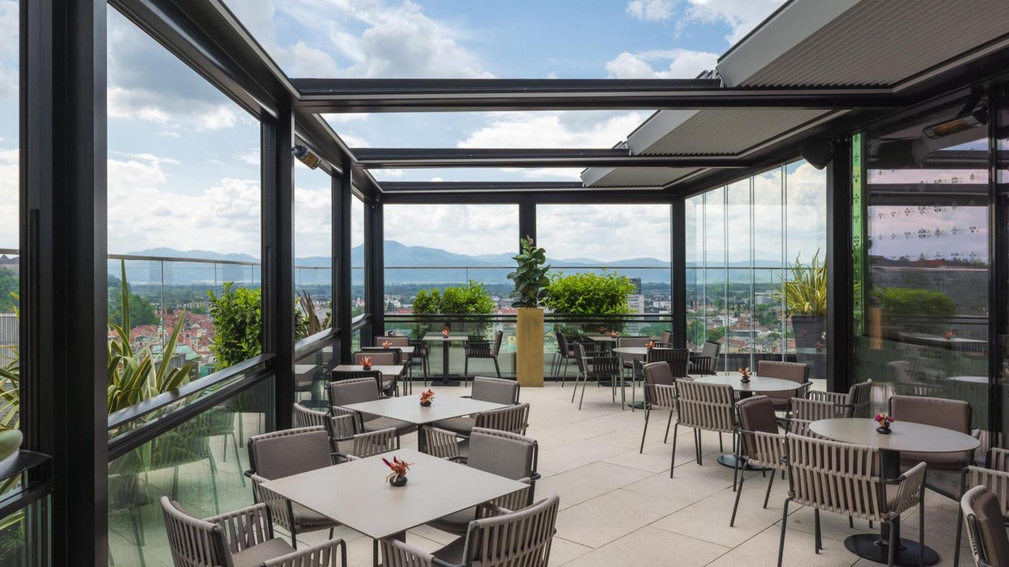Intercontinental - Ljubljana By Ihg Hotel Exterior foto Skyline Terrace
