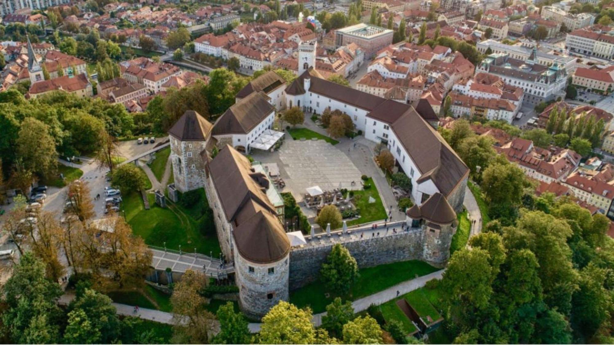 Intercontinental - Ljubljana By Ihg Hotel Exterior foto Aerial view of the castle