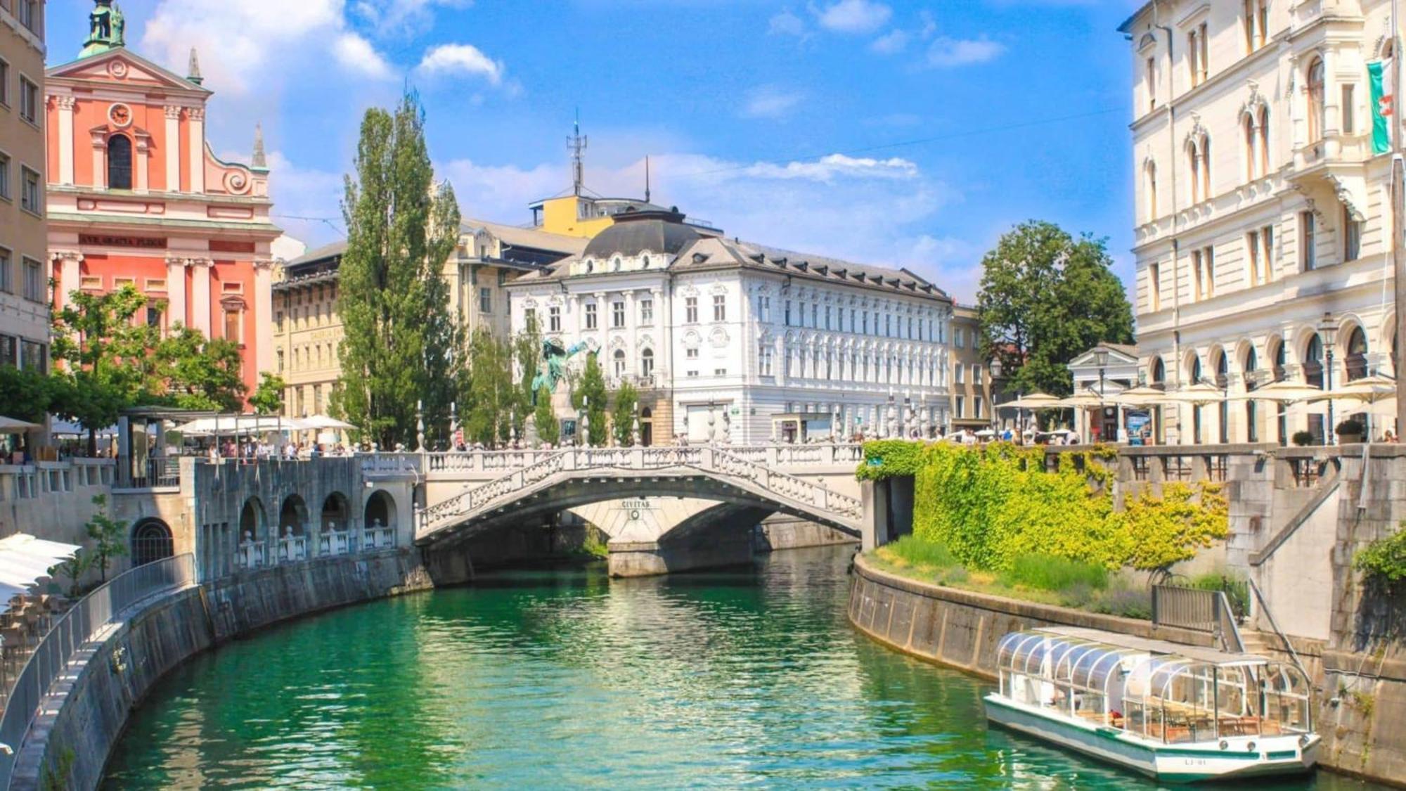 Intercontinental - Ljubljana By Ihg Hotel Exterior foto The Triple Bridge